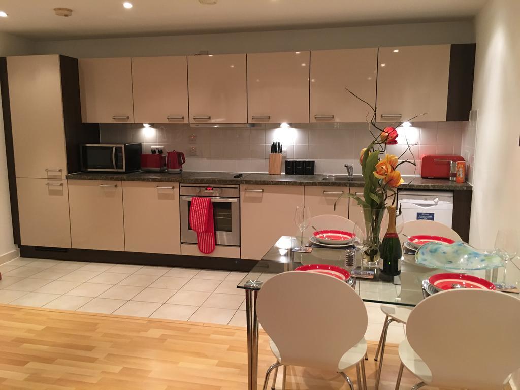 Gunwharf Quays Harbour Apartments Портцмаус Экстерьер фото
